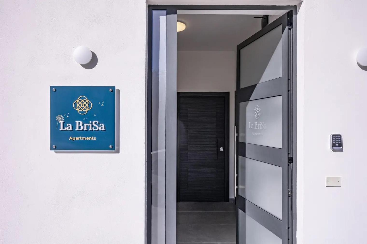 Aparthotel La Brisa *
